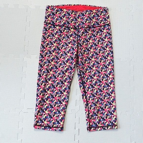 Victoria's Secret Sport Knockout Medium Cropped Pink Geometric Leggings - Picture 2 of 6